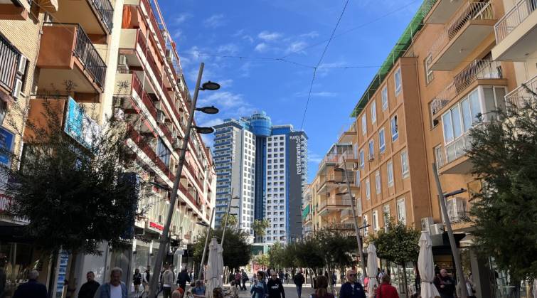 Local - Alquiler a largo plazo - Benidorm - Centro